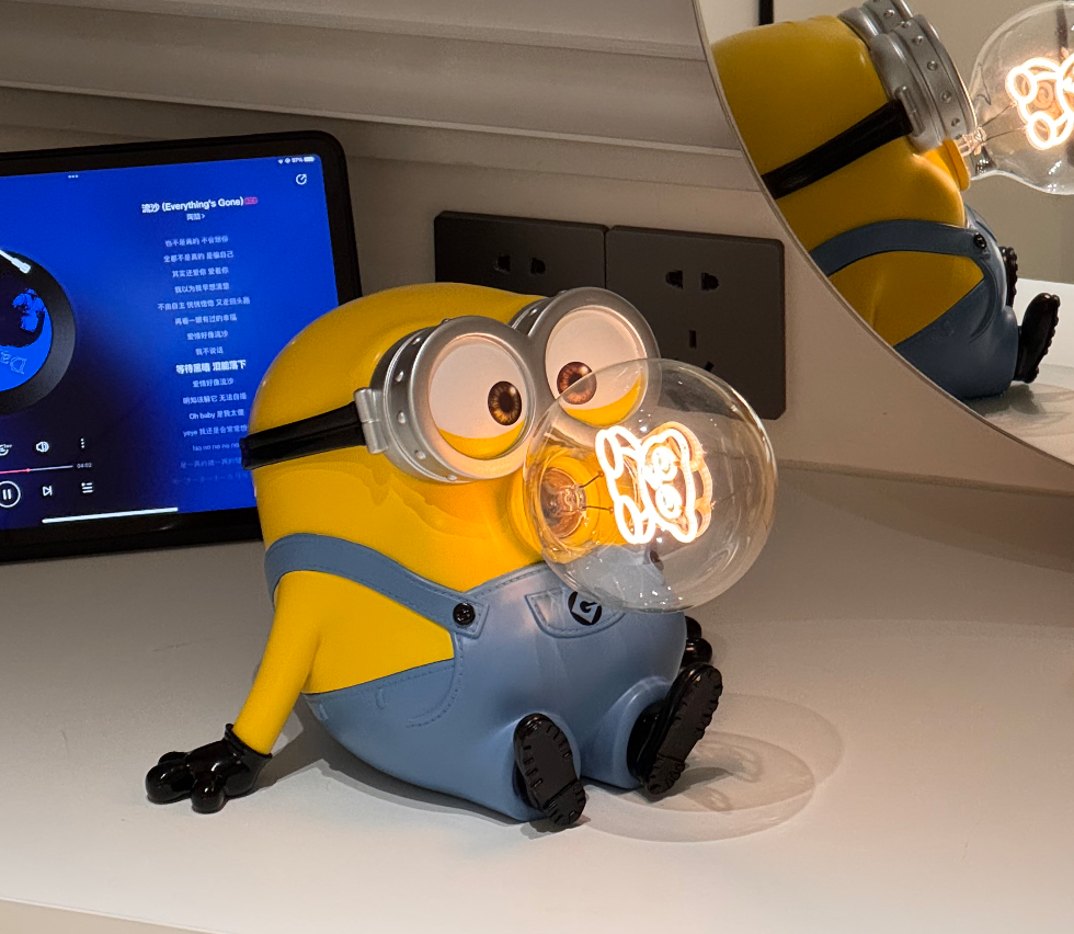 Minion bubble lamp